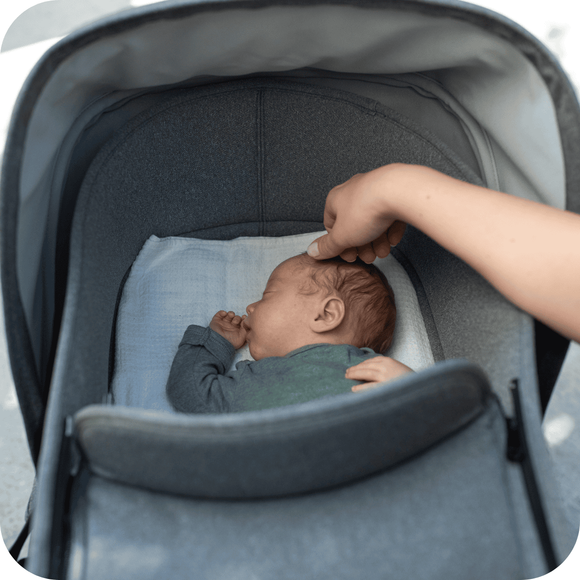 What to Pack for Baby’s First Trip Outside the House