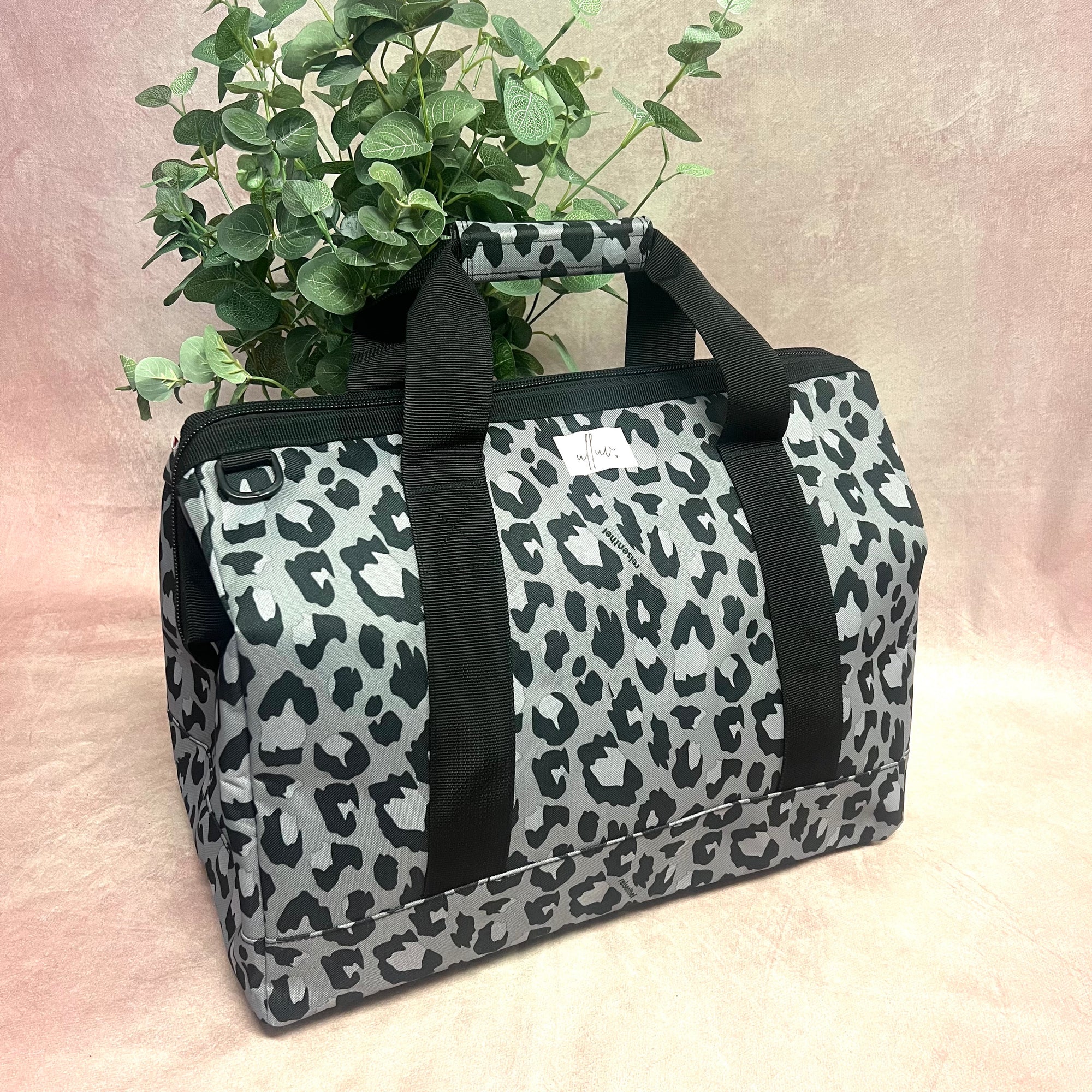 Classic Large Holdall - Grey Leopard