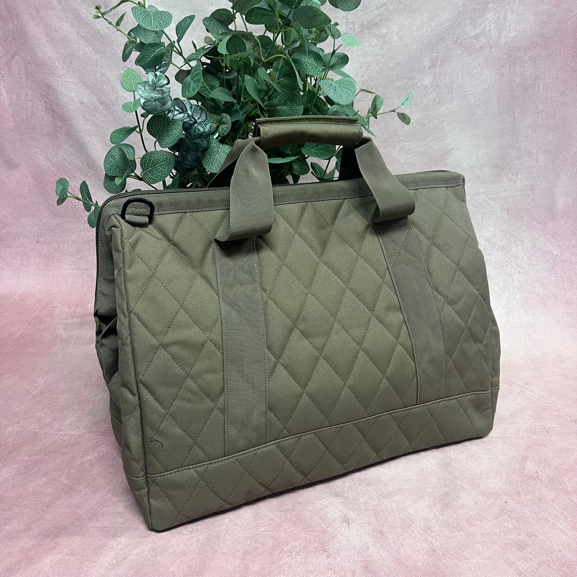 Classic Large Holdall in Olive Quilted