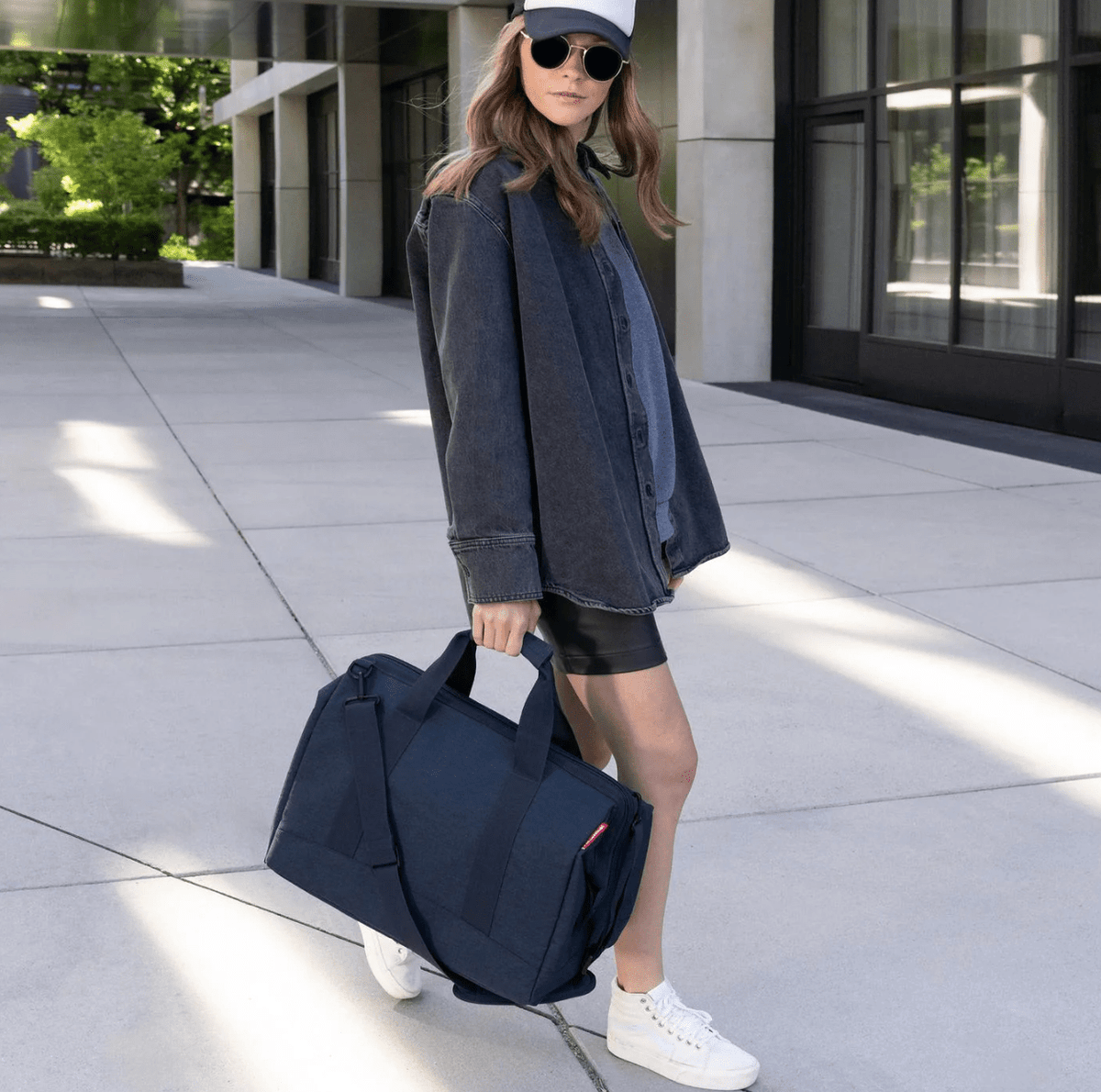 Classic Large Holdall - Navy