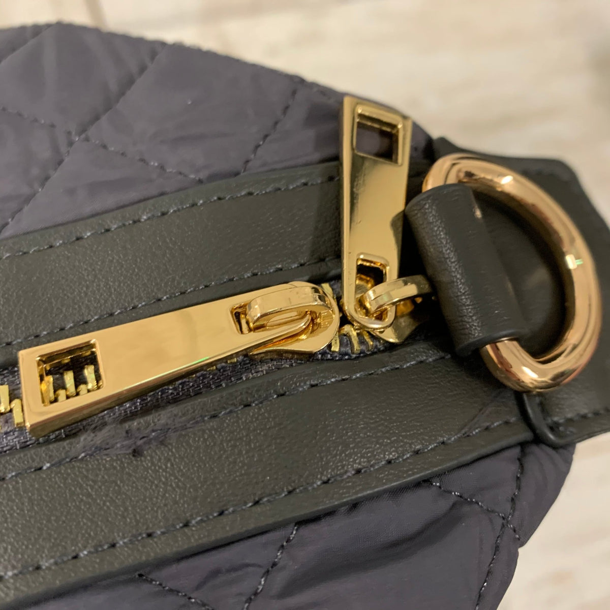 Signature Large Holdall - Dark Grey