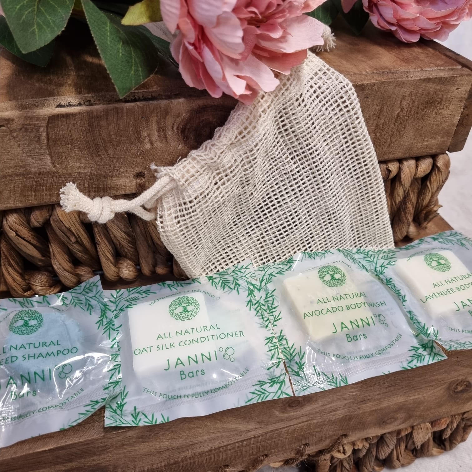 Janni Bars Mini Toiletries Pack
